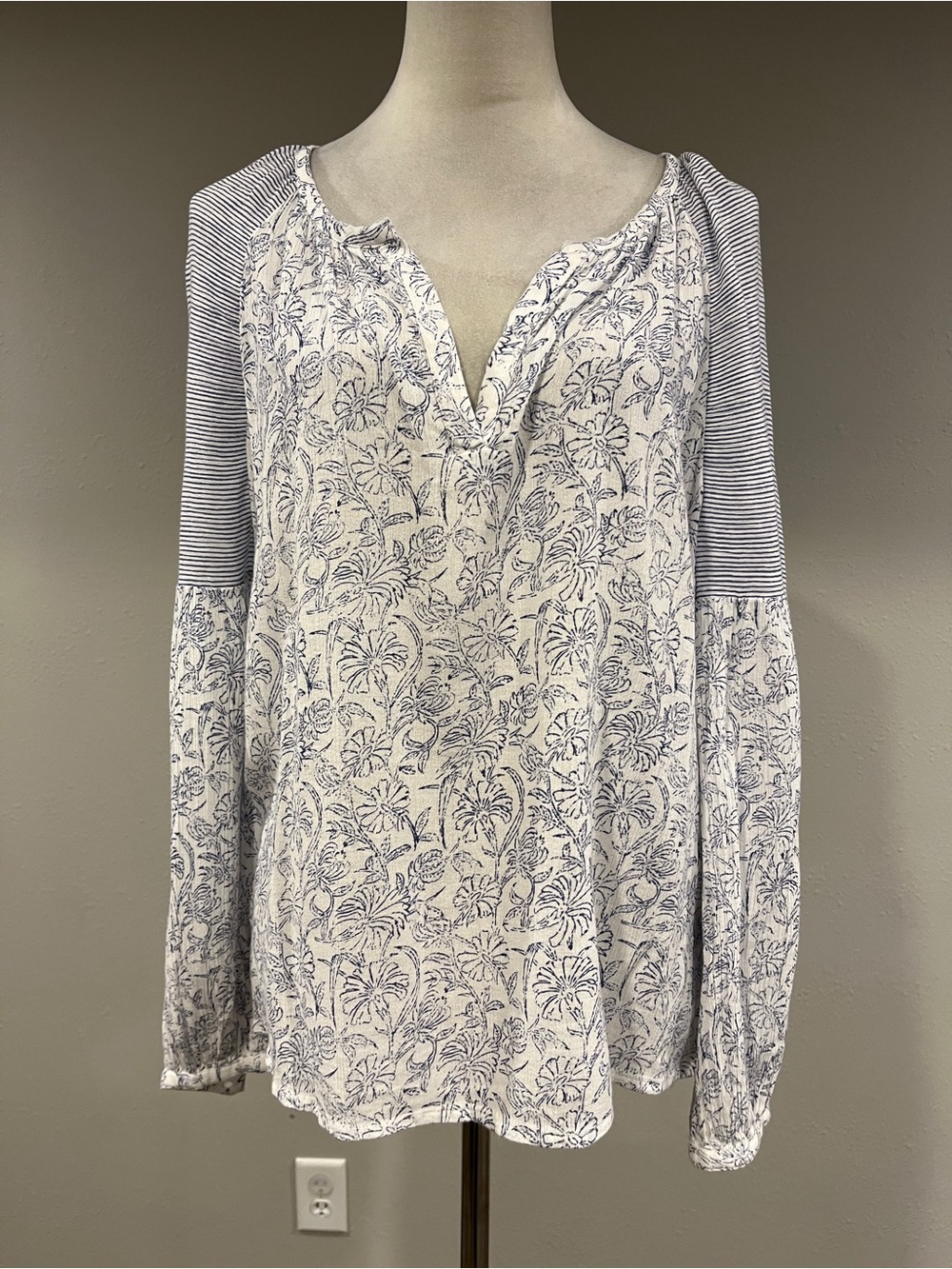 Lucky Brand Floral Long-Sleeve Split-Neck peasant blouse/top country style